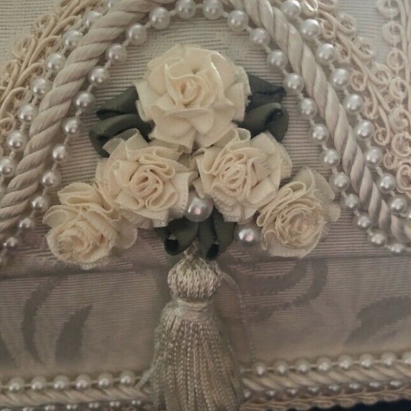 Wedding Ring Box - Picture 1 of 3